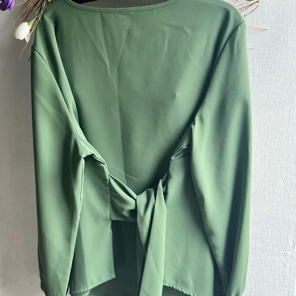 Shein blouse 🌸🌸🌸🌸Weekend Deal 🌸🌸🌸🌸 1/2 off - Picture 2 of 4